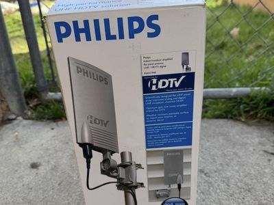 Philips Indoor/ outdoor amplified flat panel Antenna UHF/HDTV Digital