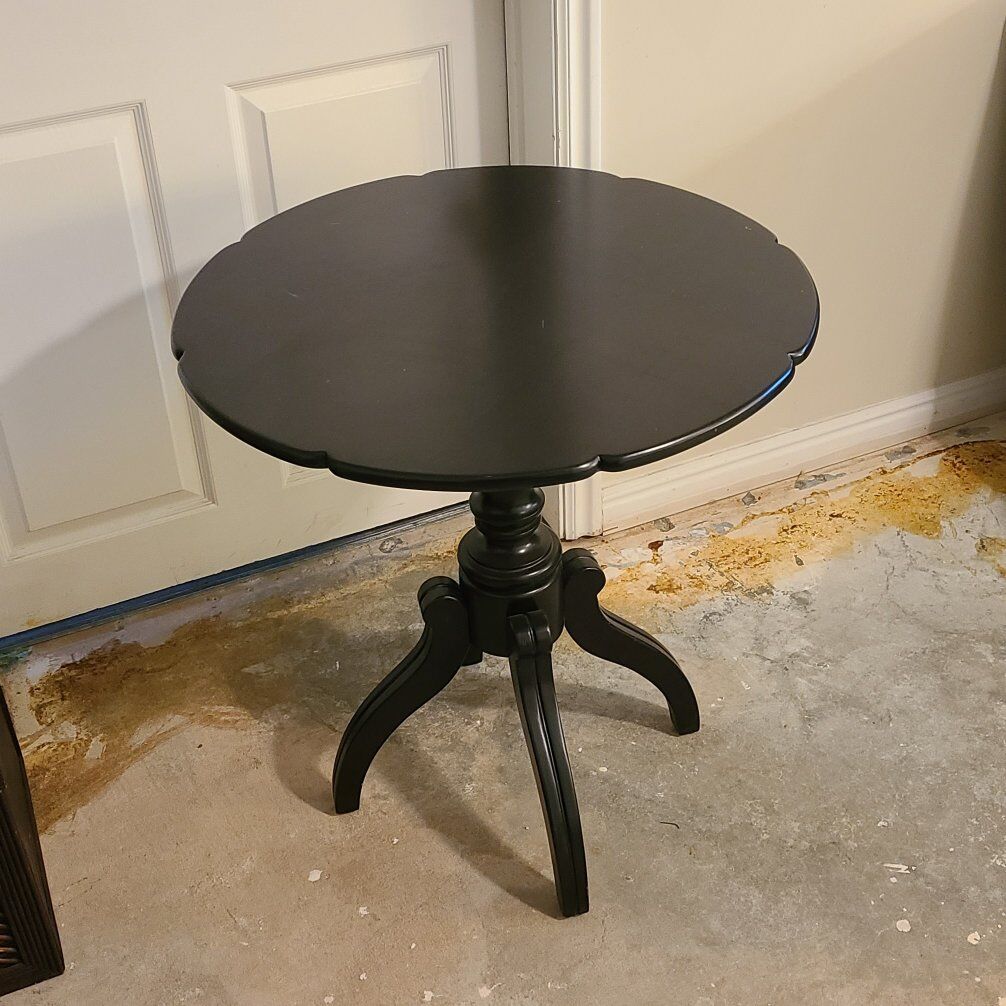 Scalloped Top Bistro Table