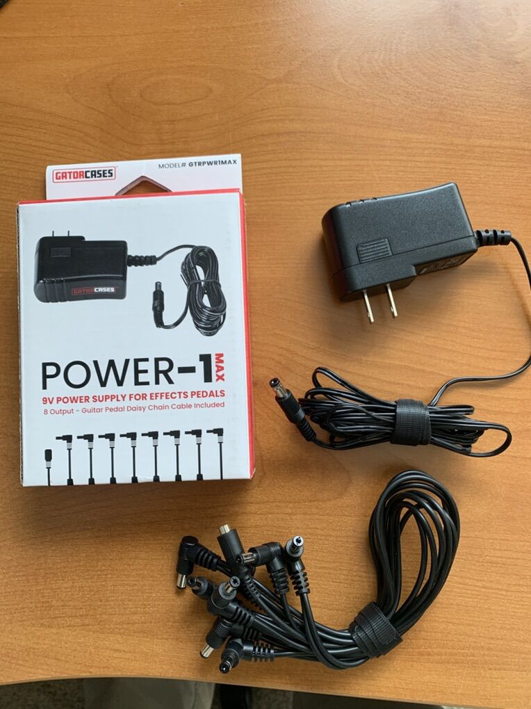 Gator Case 9V Power Supply 8 Cables