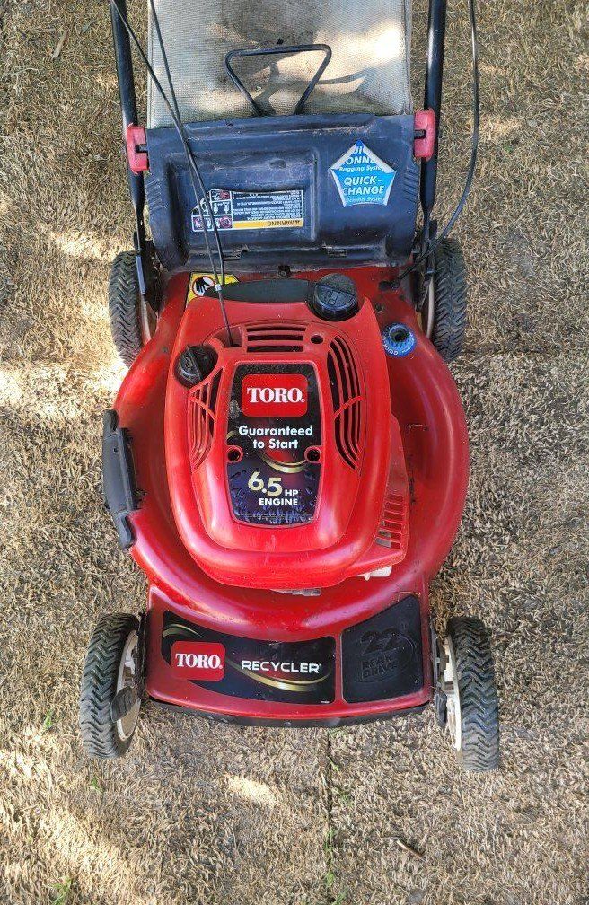 Toro Recycler 6.5 HP push  Gas Lawn Mower with Bagger - Used