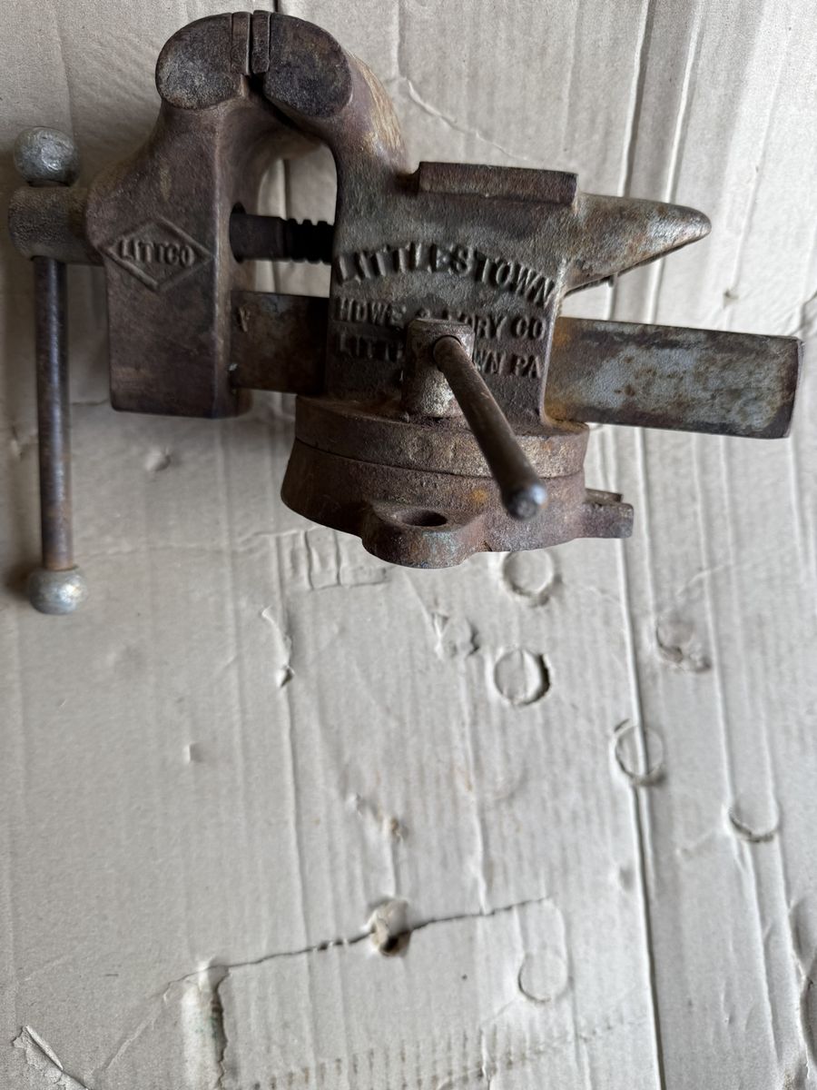 Vintage Littlestown 3.5" Swivel Bench Vise with Anvil Cast Iron Howe & Corey Co.