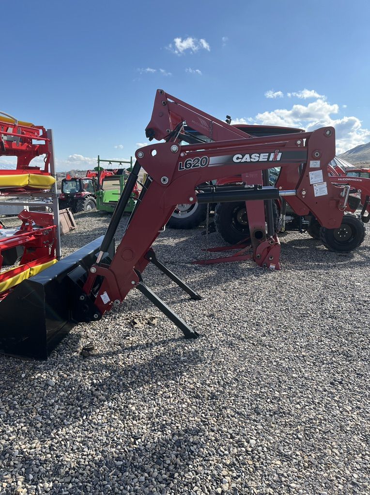 Case IH L620 Loader And Bucket