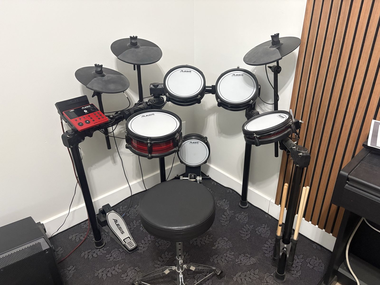 Alesis Nitro Pro Electronic Drum Kit + Strike Amp
