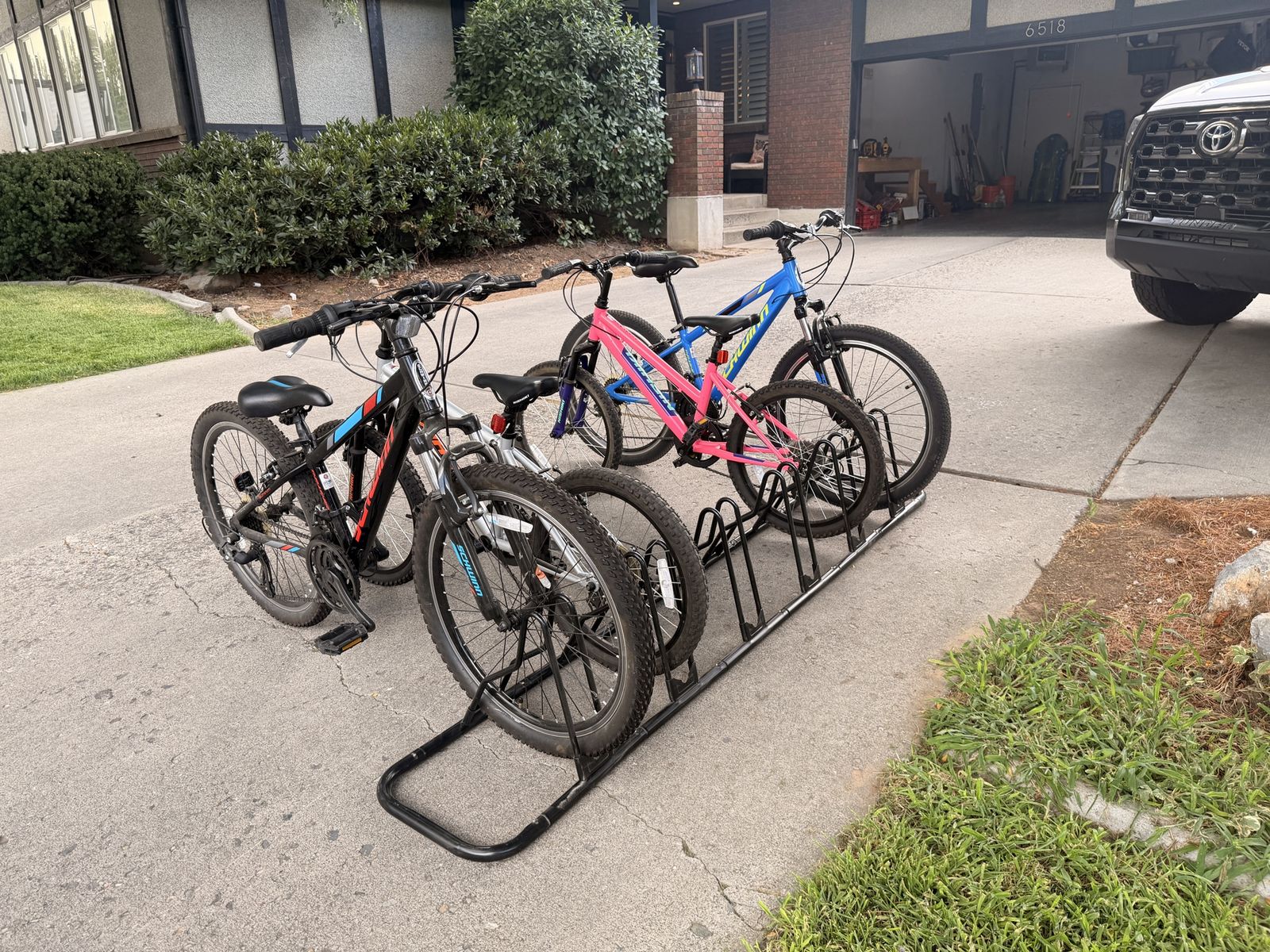 Youth bicycles and rack - obo
