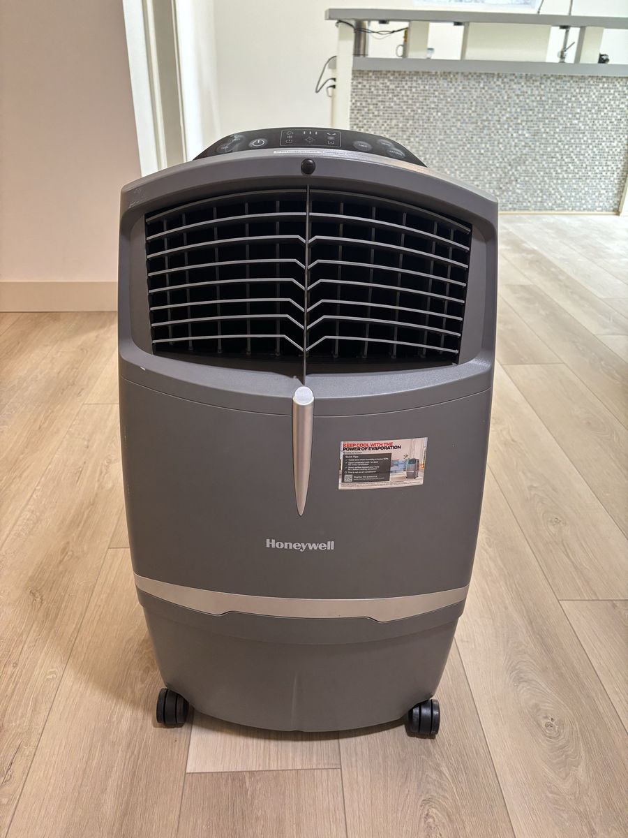 Honeywell CS10XE 21 Pt. Indoor Portable Evaporative Air Cooler