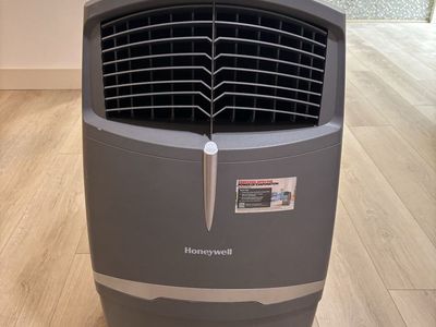 Honeywell CS10XE 21 Pt. Indoor Portable Evaporative Air Cooler