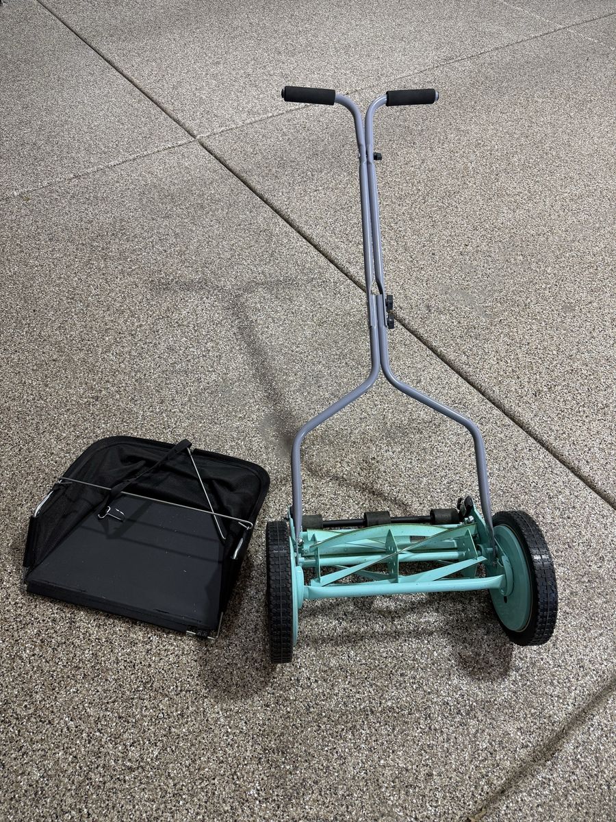 14" Reel Lawn Mower with Grass Catcher