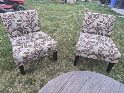 accent chairs