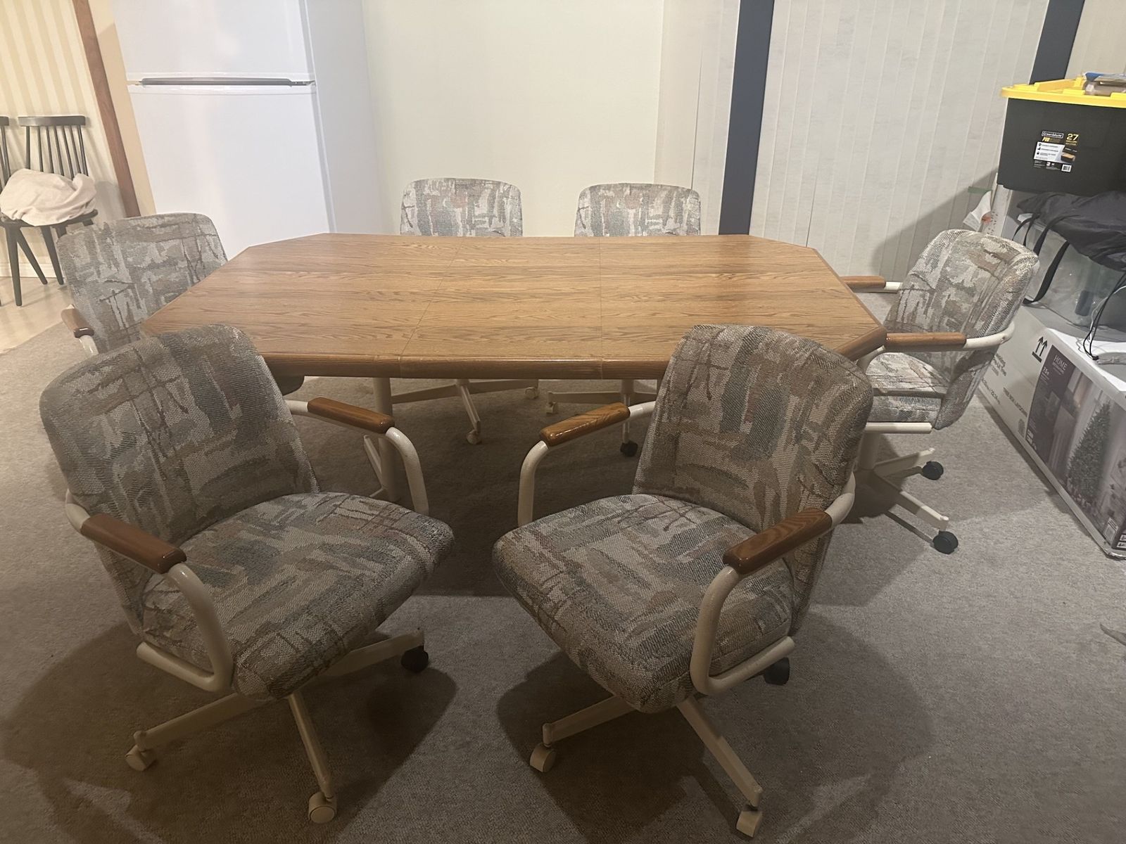 Table with 6 chairs 