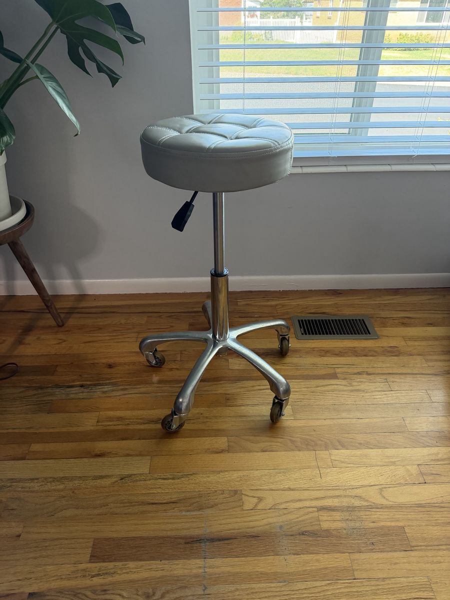 Rollie stool