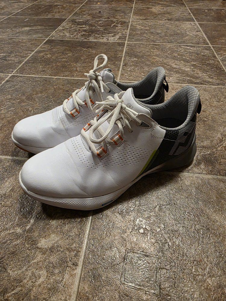 boys FootJoy White and Gray Golf Shoes size 7