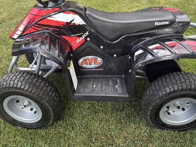 Razor kids dirt quad (holds 120 pounds).