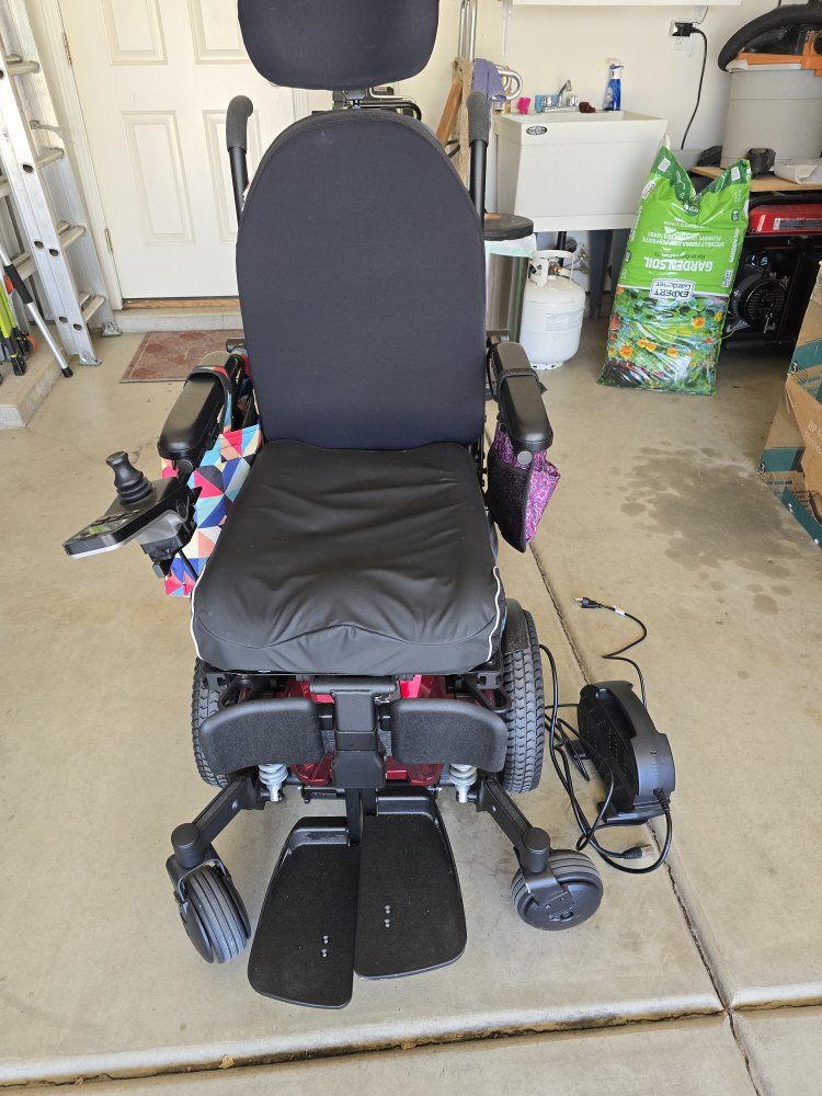 QUANTUM J4E POWER WHEELCHAIR WITH POWER TILT AND I-LEVEL