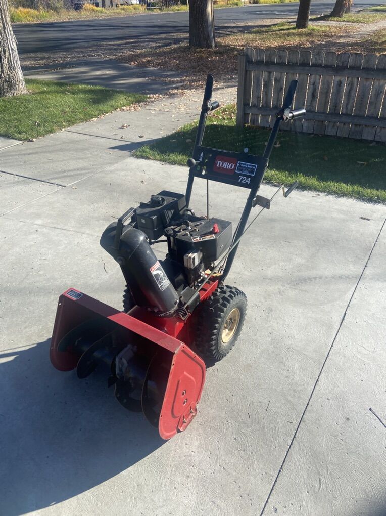 Toro 724 Snowblower