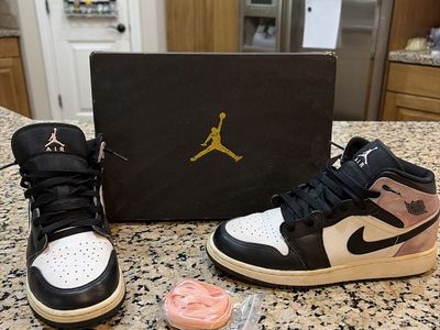 Air Jordan 1 Mid SE size 5.5 youth