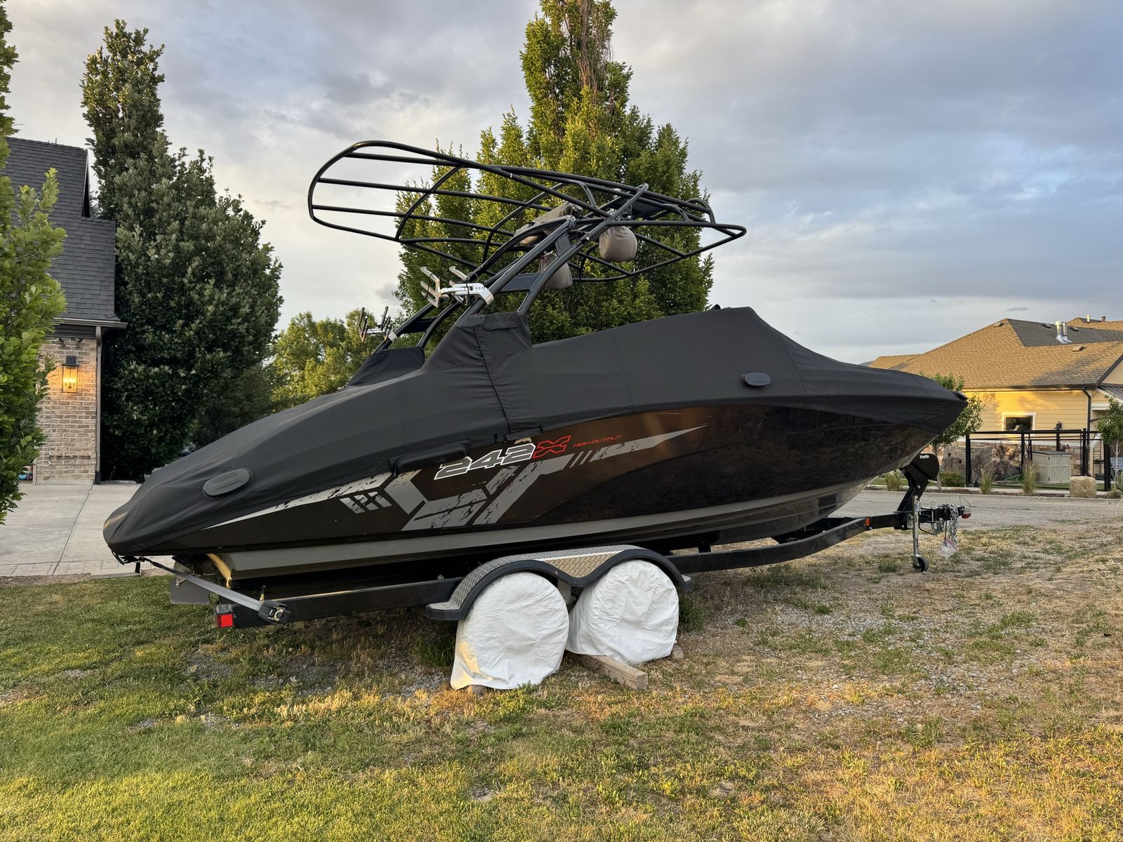 Yamaha 242x E-Series Wake/Surf Boat