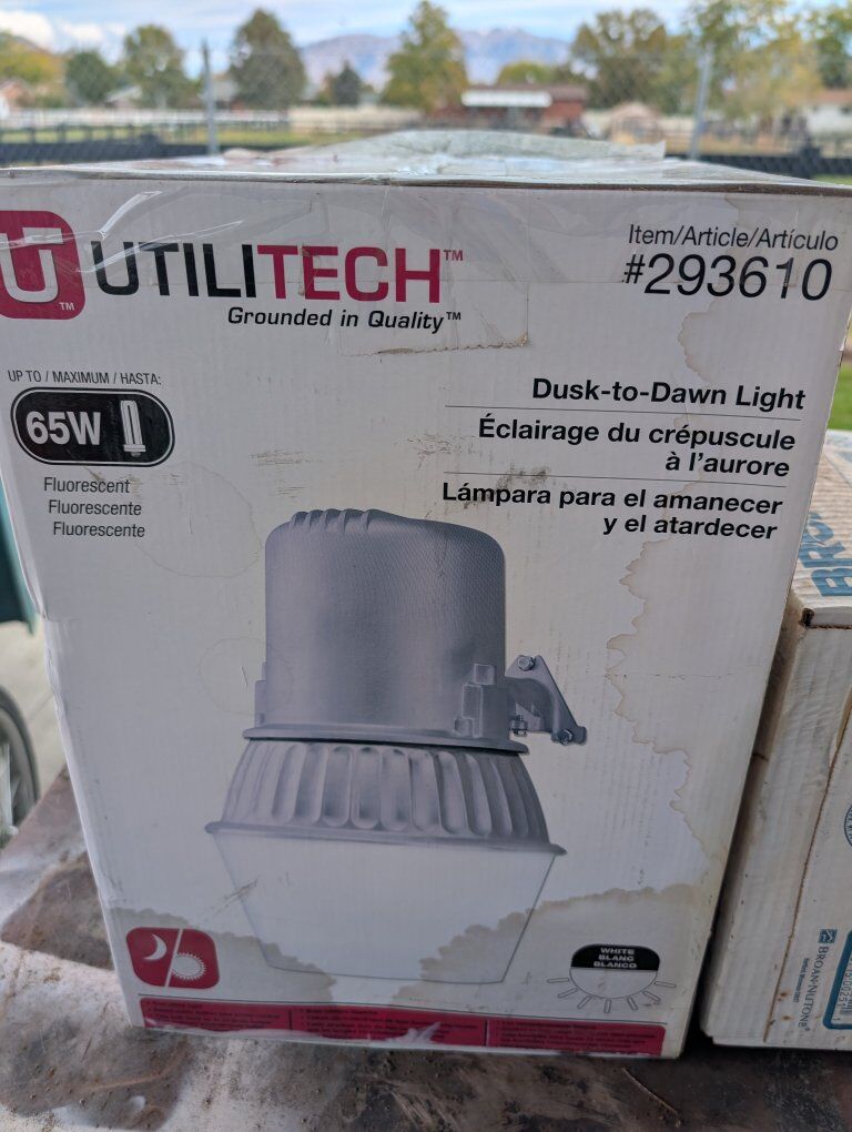 dusk to Dawn yard lighting