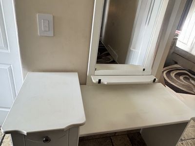 Room Vanity With Mirror