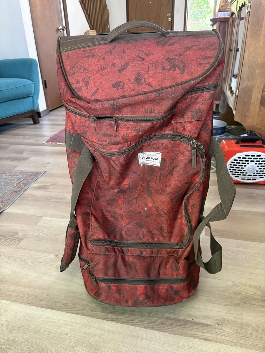 Dakine duffle suitcase roller
