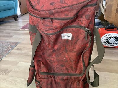 Dakine duffle suitcase roller