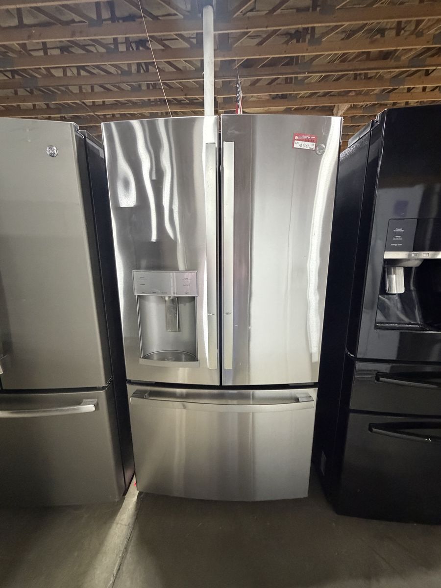 BEAUTIFUL GE COUNTER DEPTH FRENCH DOOR FRIDGE