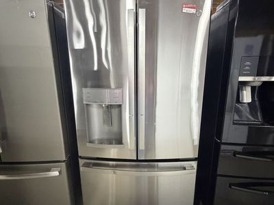 BEAUTIFUL GE COUNTER DEPTH FRENCH DOOR FRIDGE