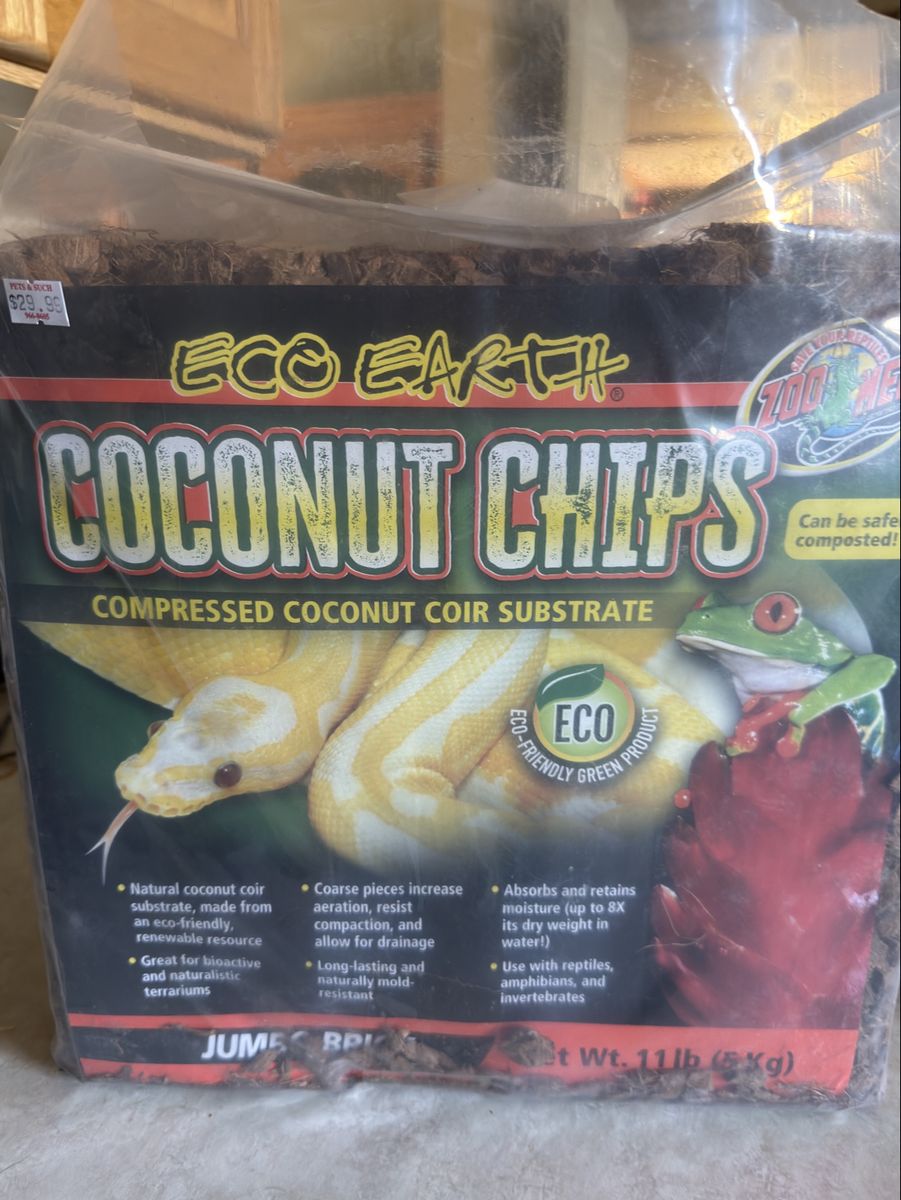 Eco Earth Coconut Chips Compressed Substrate - 11lb (6kg) Eco-Friendly Reptile Bedding