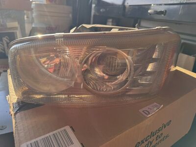 03-06 Gmc Denali Driver Wide Headlight
