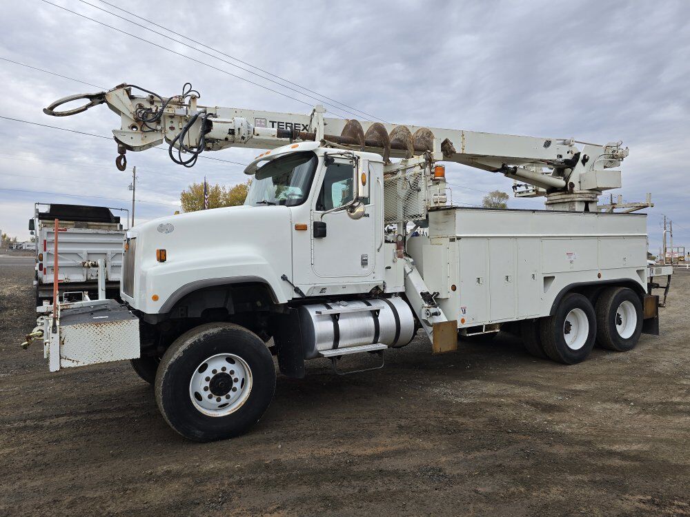 2009 International 6wd 60' 34k# Derrick Digger