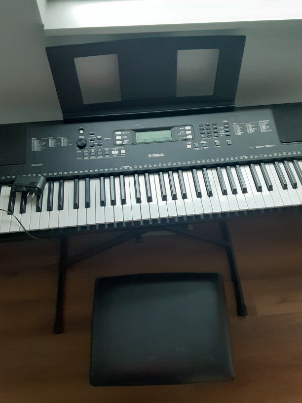 Yamaha  Portable Keyboard with Stand and Bench