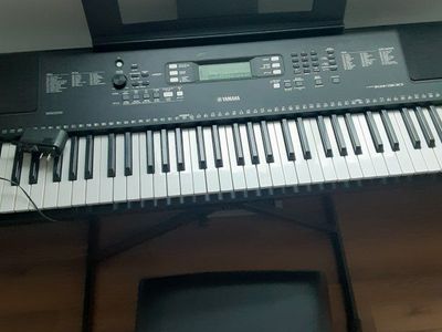 Yamaha Portable Keyboard with Stand and Bench