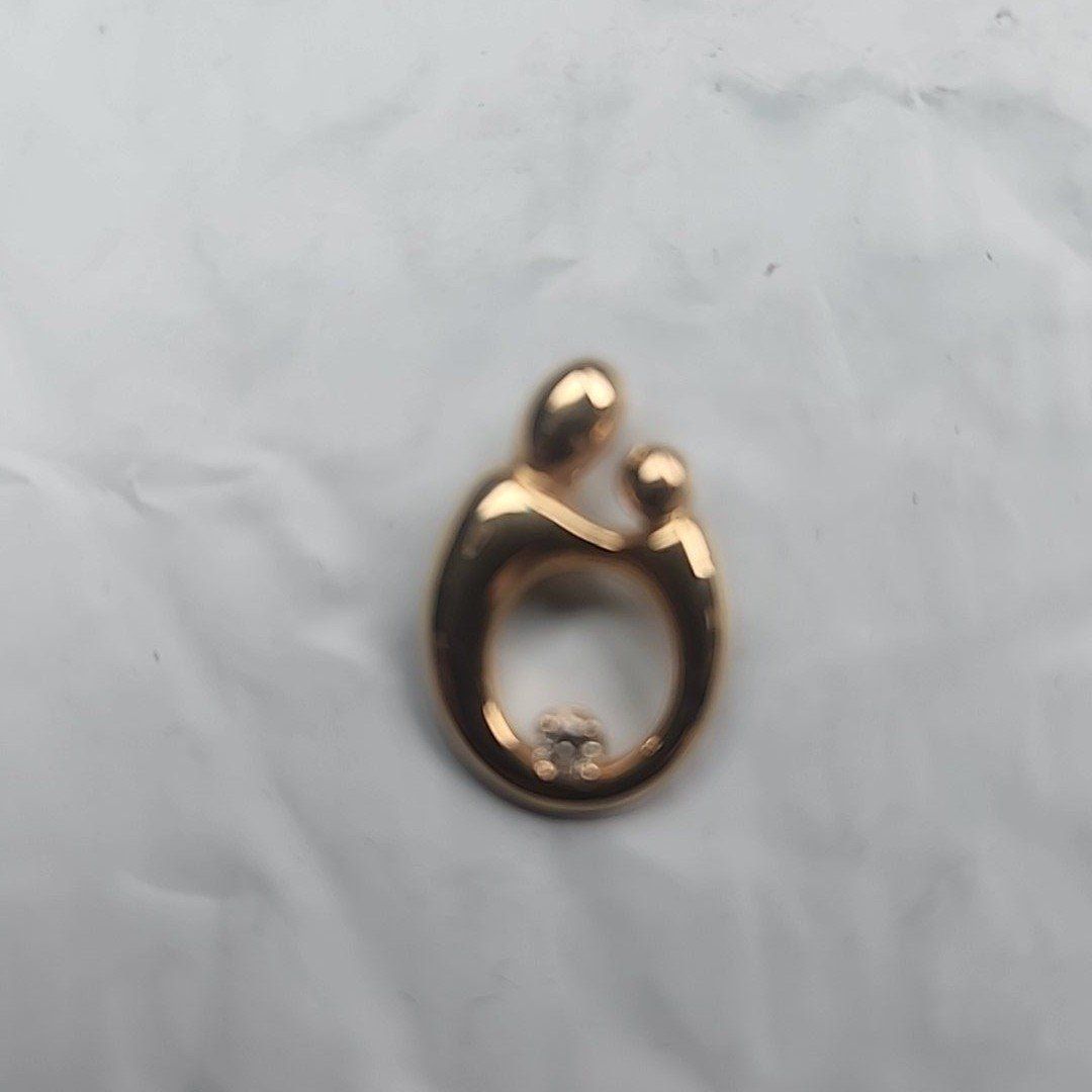 KAYNAR 14K GOLD  MOTHER & CHILD PENDANT FOR A NECK