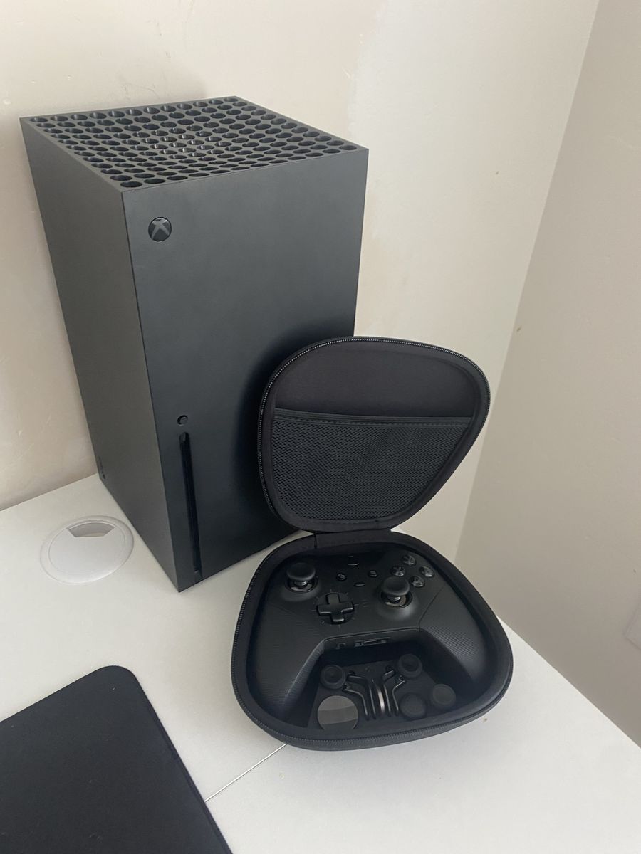 Xbox series X and a Xbox pro controller