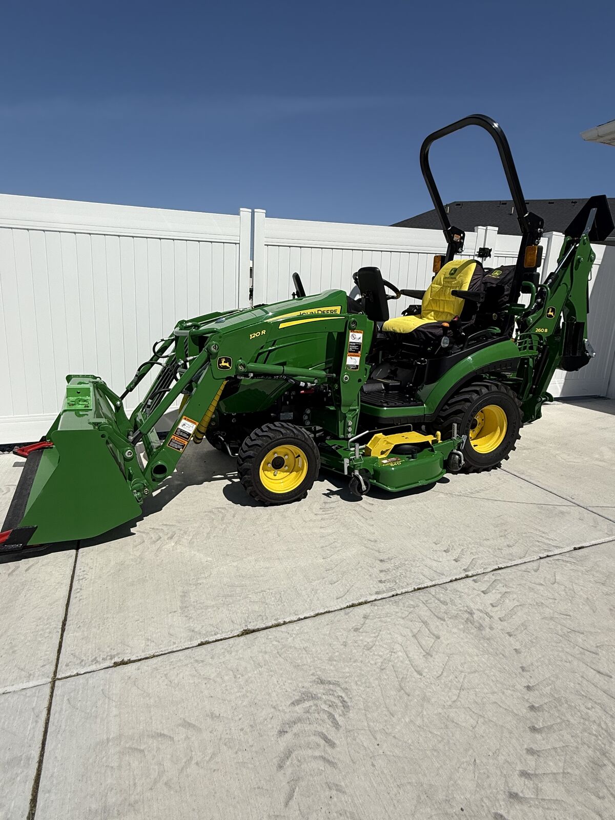 JOHN DEERE 1025R