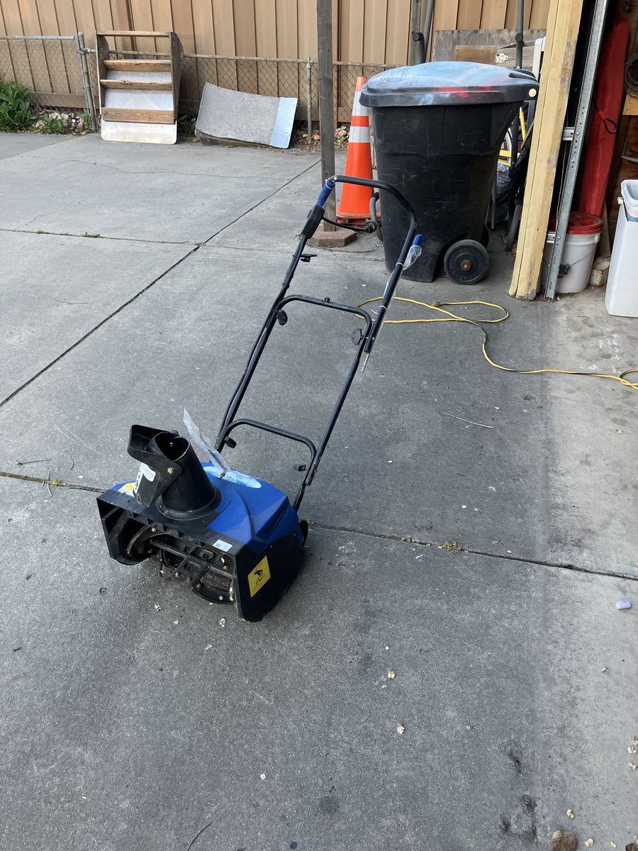 Snowjoe Snow Blower