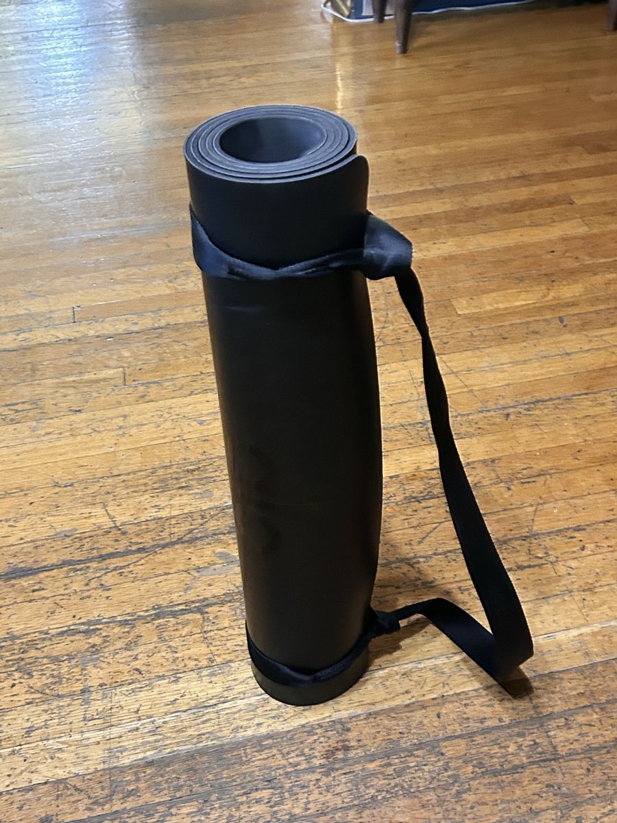 Great condition ALO Warrior Yoga Mat Black