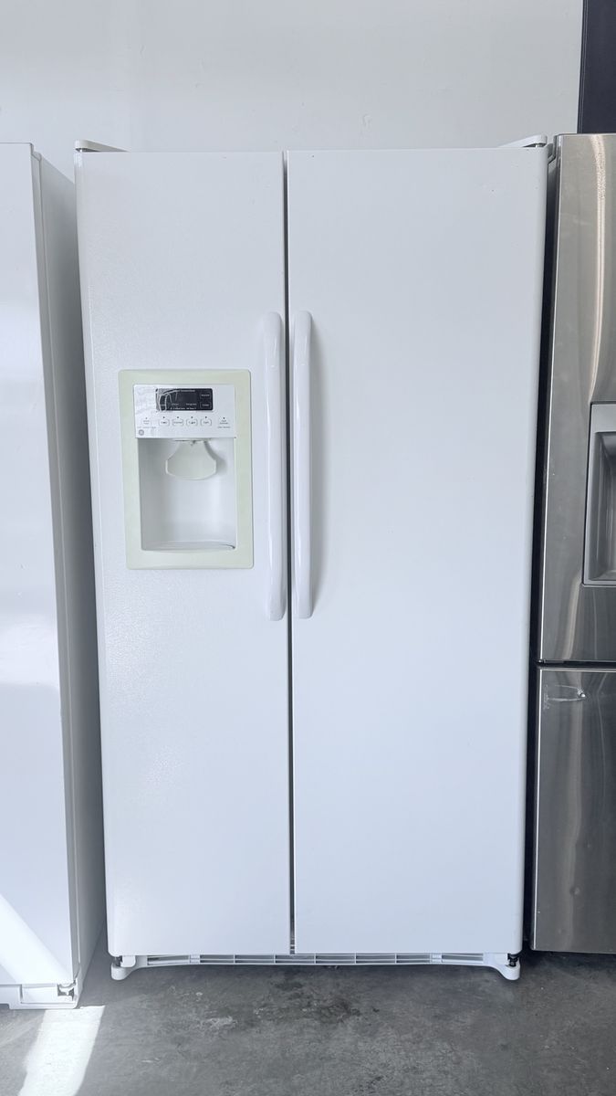 GE White Side-by-Side Refrigerator with Water Dispenser Used Good