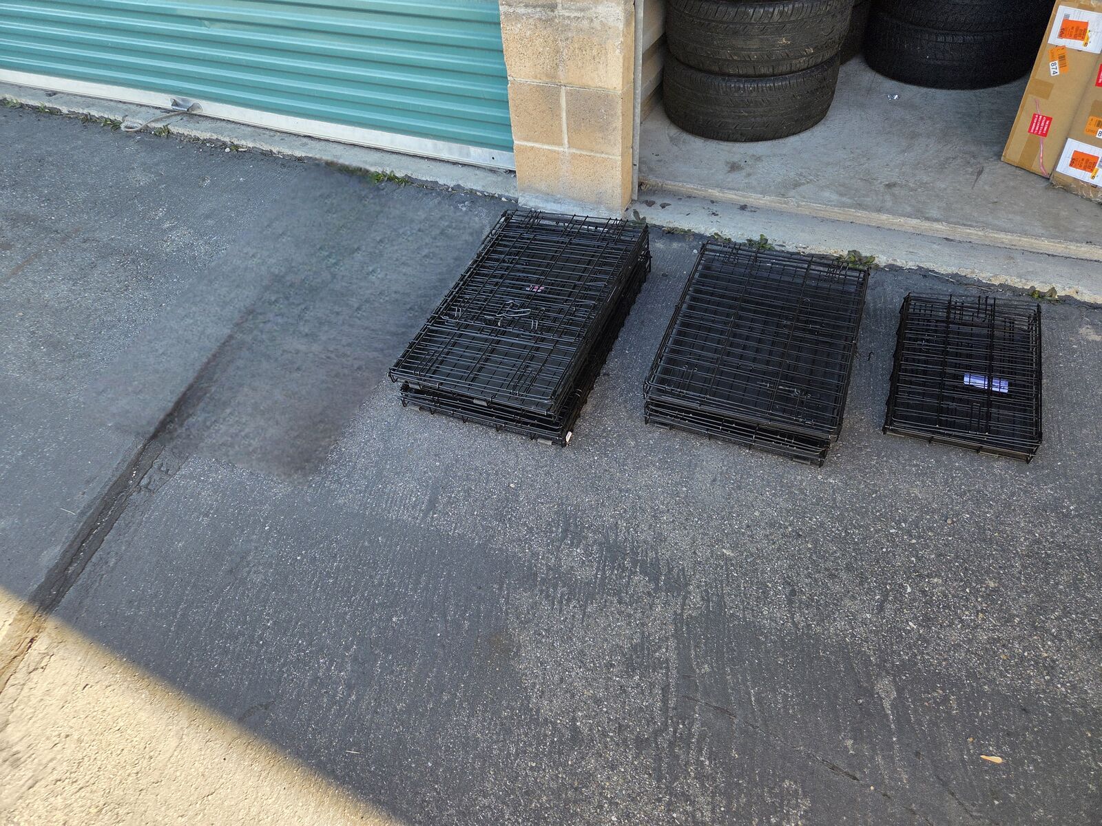 1 large, 2 small kennels, 2 medium kennels prices in the ad