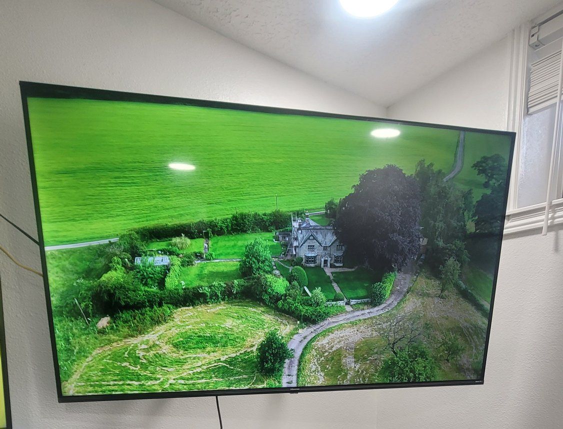 3 year old Hisense 58-inch LED 4K Smart TV - Excellent Condition