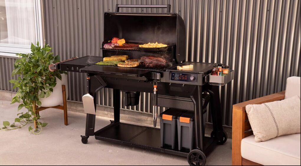 Woodridge Pro Wifi Pellet Grill & Smoker In Black