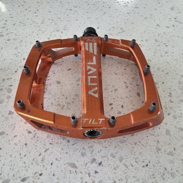 Anvl Tilt flat pedal