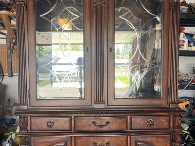 Hutch - Buffet & China Cabinet