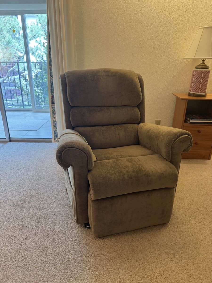 Power -Lift Recliner Chair