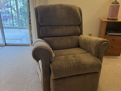 Power -Lift Recliner Chair
