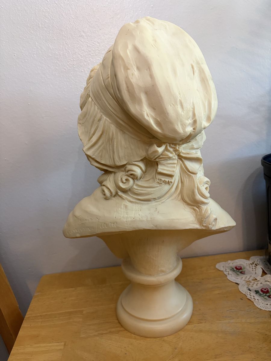 Main image 3