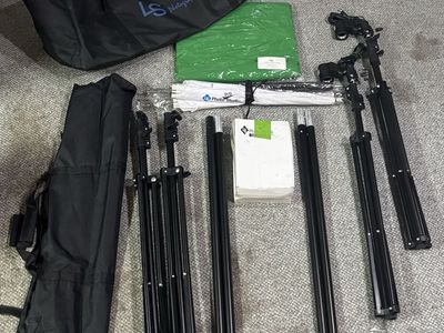 LS Photo Studio Lighting Kit - Umbrella Reflectors, Light Stands, Carry Bag