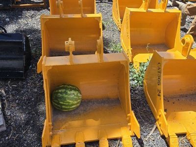 NEW Giyi CAT 305 24" Excavator Bucket with Teeth (Mini-Ex)