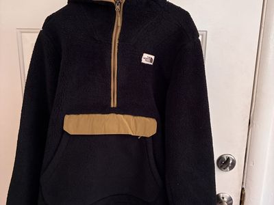 (No longer make) North Face cashmere! sweater. Lrg