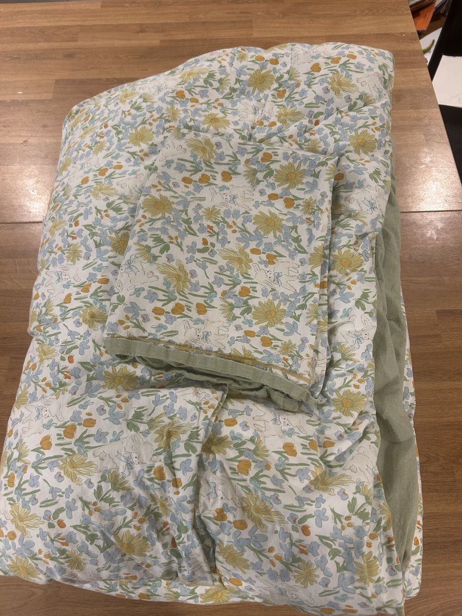 Twin comforter