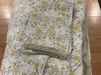 Twin comforter